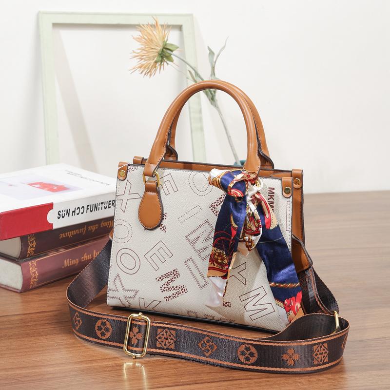 New fashionable and versatile commuter high-value large-capacity bag female crossbody portable shoulder tide