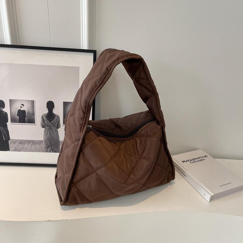 

2025 новая нить для алмазной вышивки однотонная зимняя повседневная легкая большой вместимости на плечо подмышку портативная маленькая квадратная сумка женская темно-коричневого