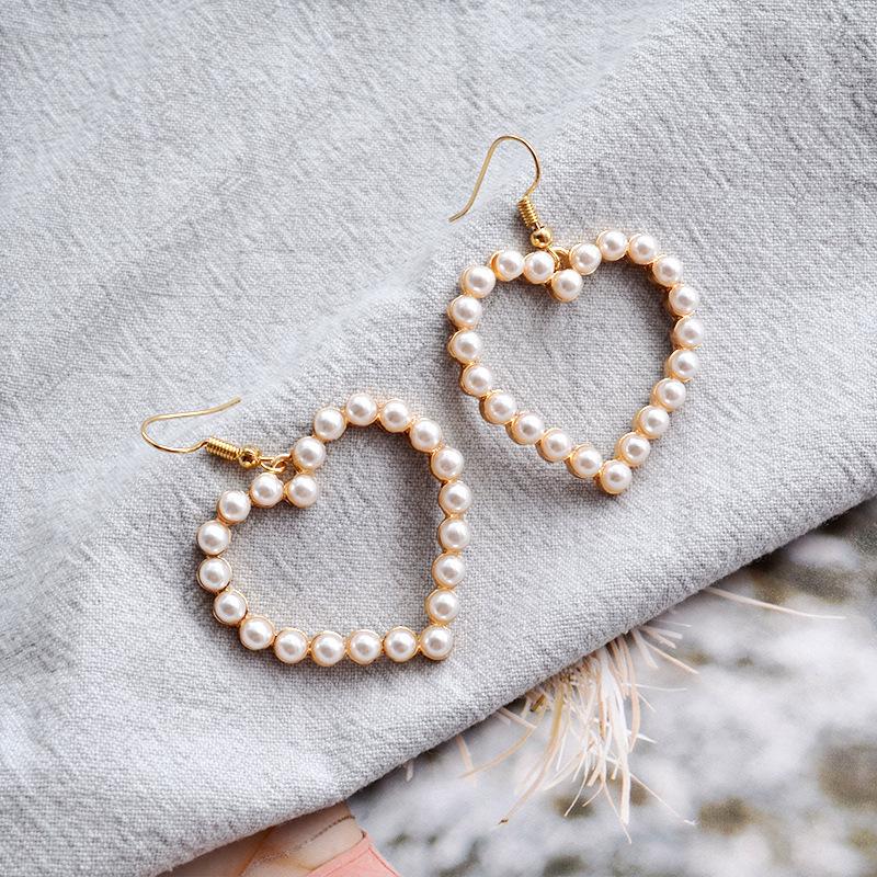 Temperament simple pearl love stud earrings women's light luxury niche design sense high sense Korean versatile earrings ear jewelry