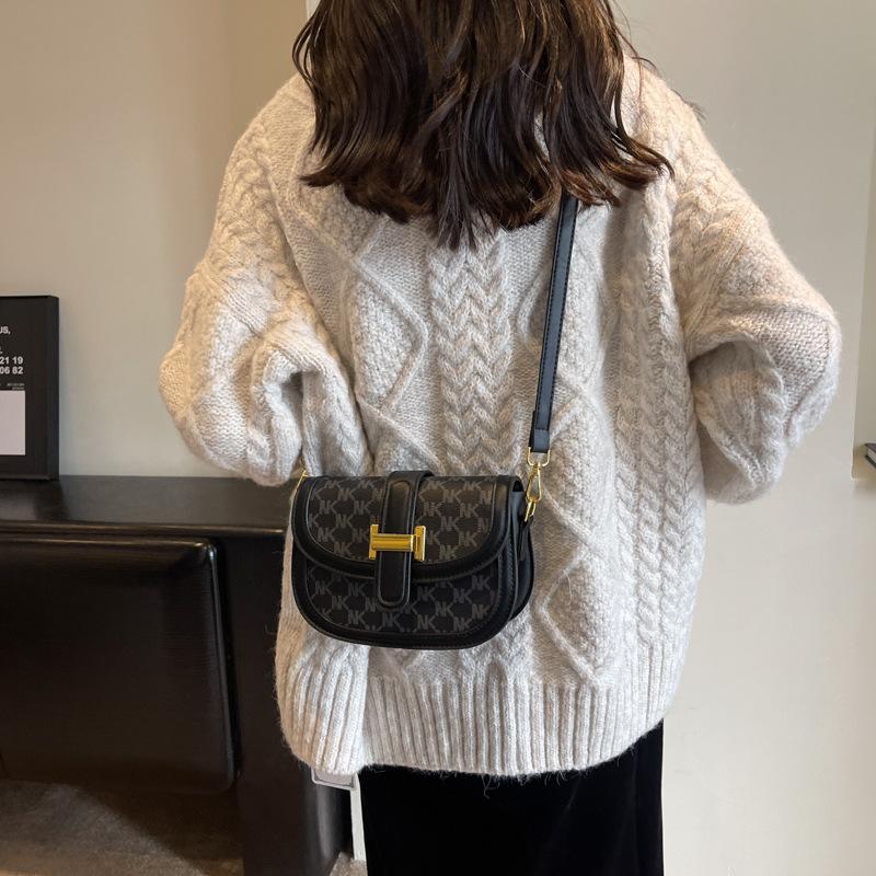 Niche design bag women's autumn and winter 2025 new retro high-end shoulder messenger bag women's popular saddle bag