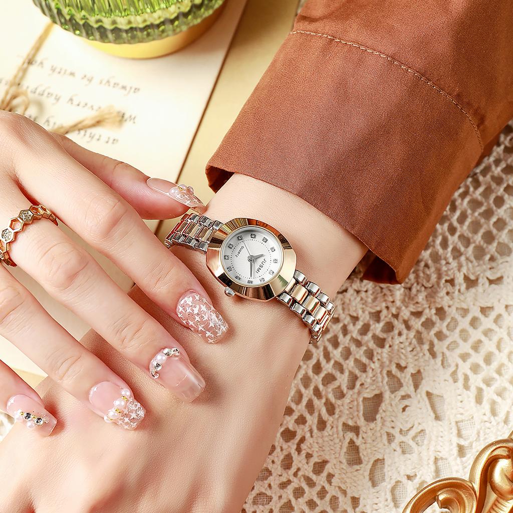 Women's exquisite fashion high appearance level drill point dial small dial steel band quartz watch.