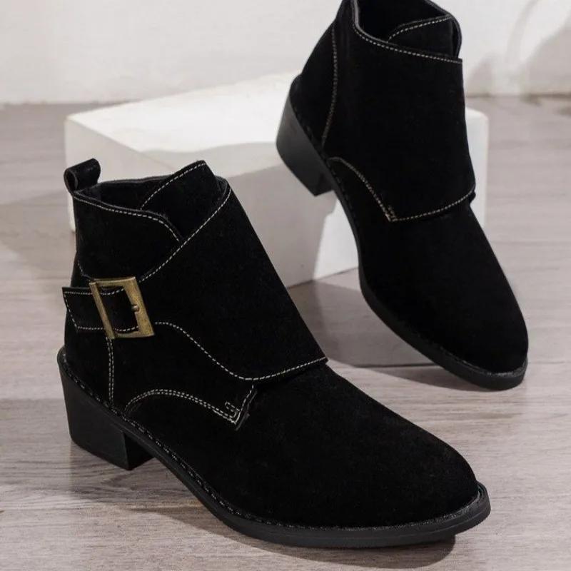 Fashion 2024 new boots with comfortable sleeves, thick heels, autumn and winter rubber fashion, pointed suede, and short heels