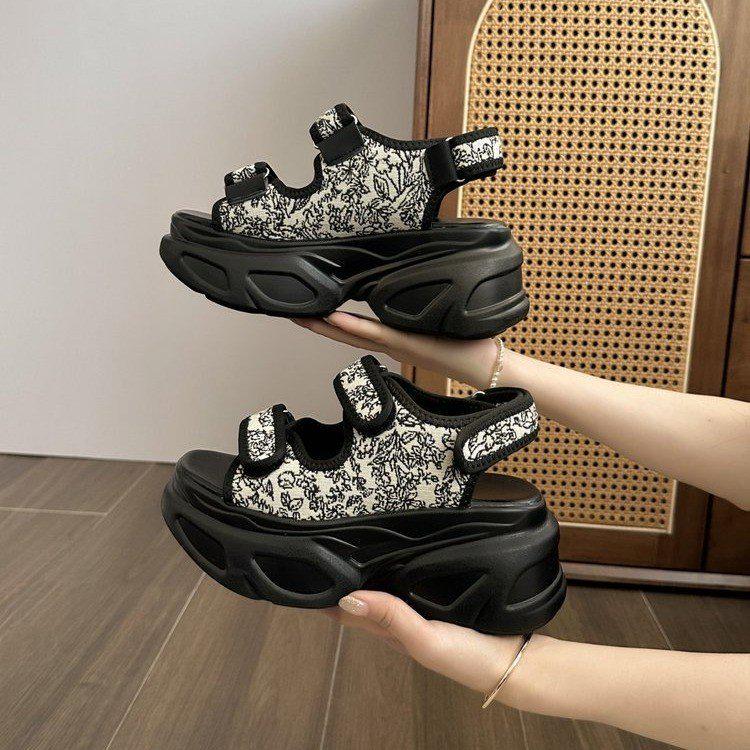 Europäischer und Amerikanischer Stil Plateausohle Klettverschluss Sandalen – Übergröße, Modisches Design mit dicker Sohle