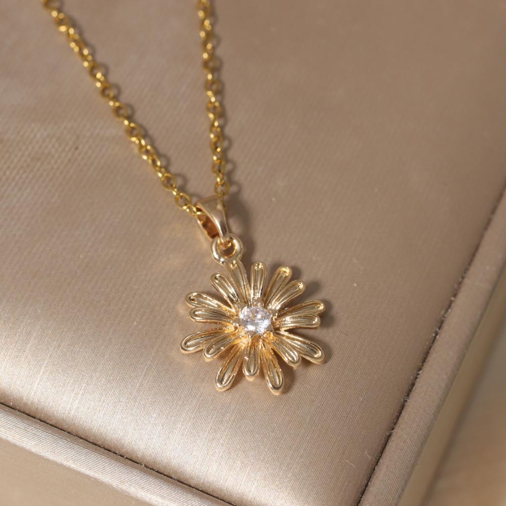 Flower Shape Pendant Necklace for Women Golden Stainless Steel Clavicle Chain Wedding Party Daily Wear Jewelry Accessories