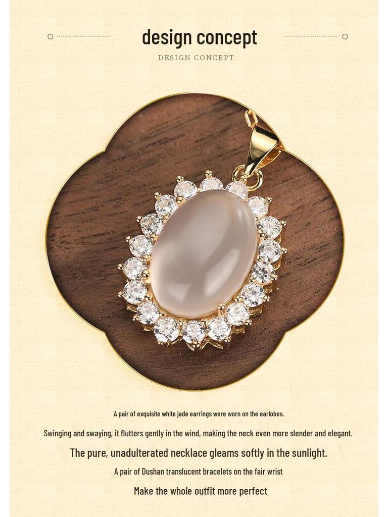 Elegantní náhrdelník ve stylu Lady Di s plným osazením diamanty a bílou nefritovou intarzií - Módní, všestranný a luxusní.