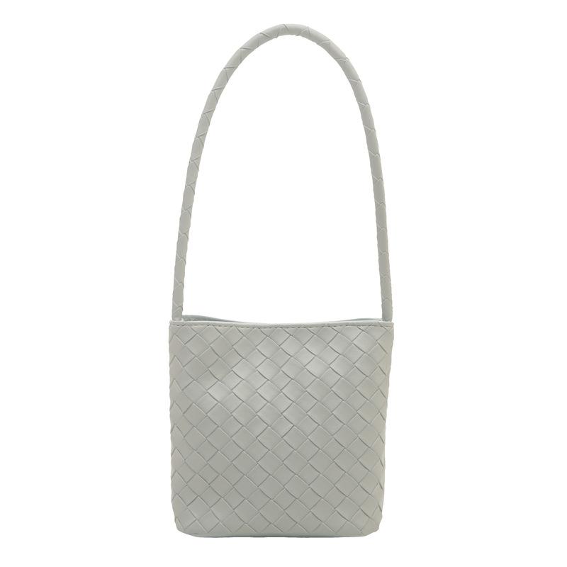 Tide bag women's new crossbody woven bucket bag simple casual shoulder bag commuter armpit bag
