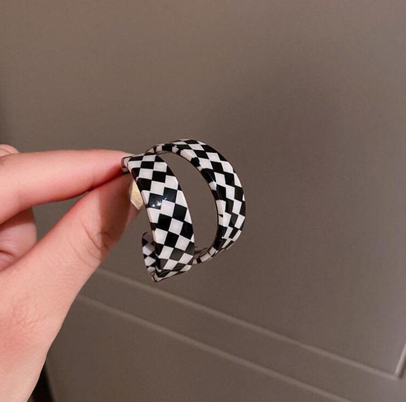

Серьги-кольца из серебра 925 пробы в стиле ретро с черно-белой клеткой - Всесезонный шахматный дизайн для женщин.