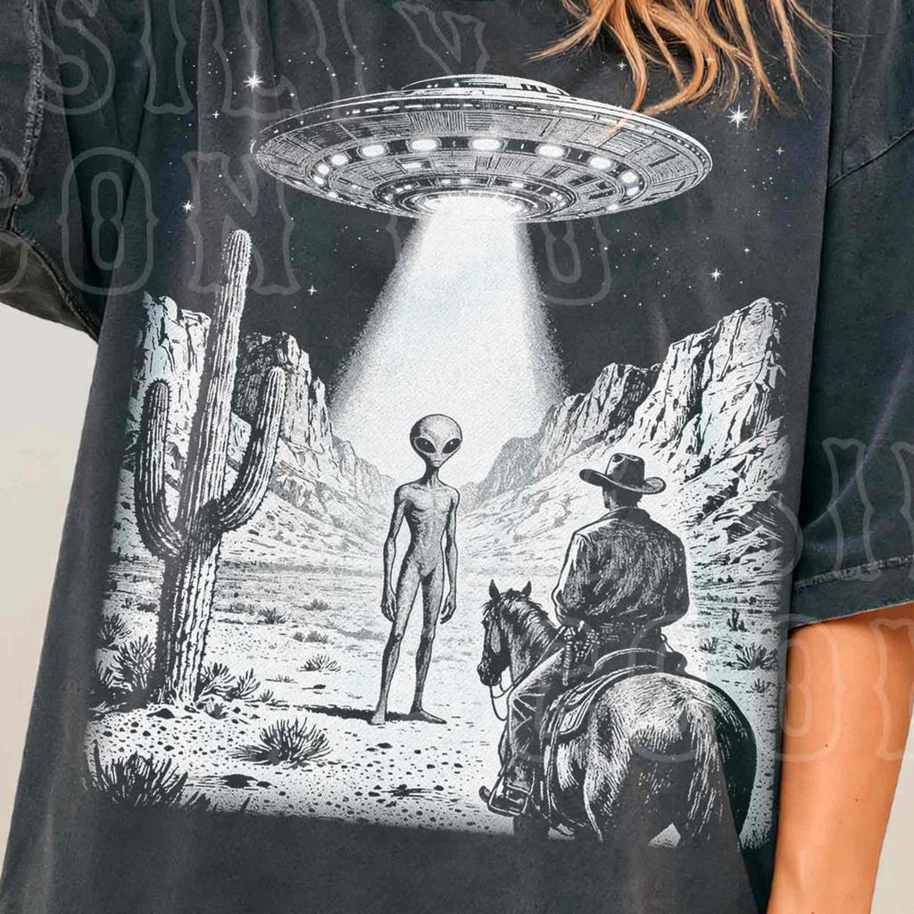 Alien Cowboy Komfortfarben® Shirt für Männer Frauen Vintage Grafik-T-Shirt Westliches UFO Abgenutztes T-Shirt Grunge Ästhetik Kryptid Oberteil