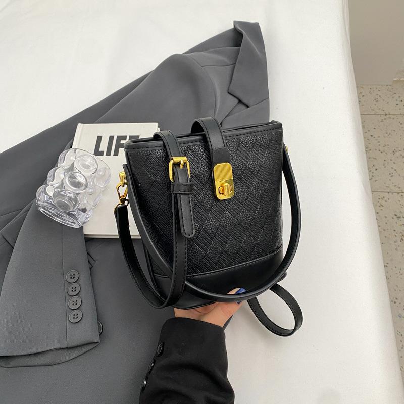Advanced Sense of Foreign Style Small Bag 2025 New Women's Bag Popular Popular Versatile Messenger Bag Single Shoulder Underarm Bucket Bag