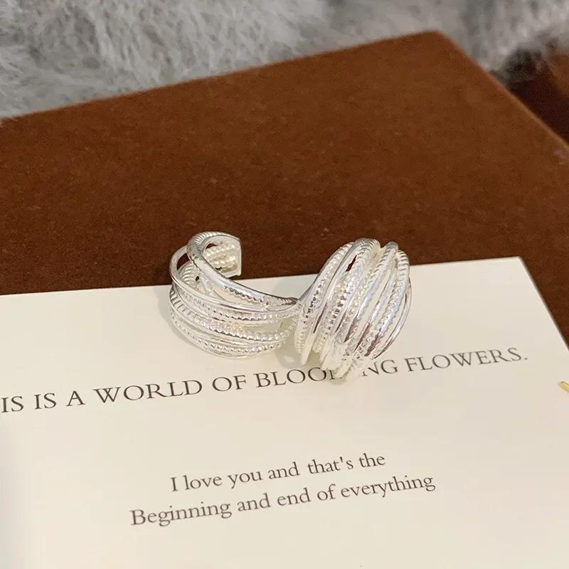 

Metal Winding Multi-layer C-ring Unique Niche High-end Feeling Light Luxury Temperament Earrings for Women
