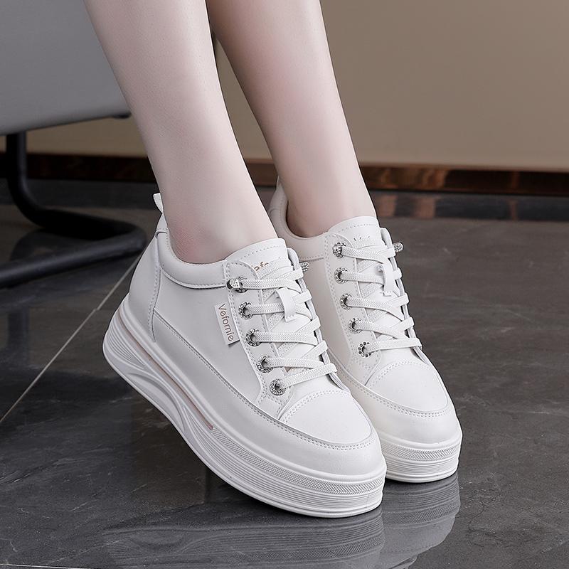 Inner Height Increasing White Shoes for Women, Comfortable and Versatile, Thick Sole, Casual Leather Surface, Sponge Cake, Small Board Shoes for Women