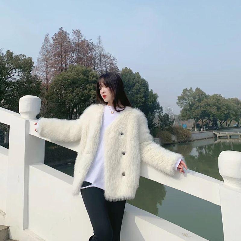 

Женская плюшевая шуба из тосканского меха - Зимнее пушистое пальто в корейском стиле 2025 M (52.5-60 kg)