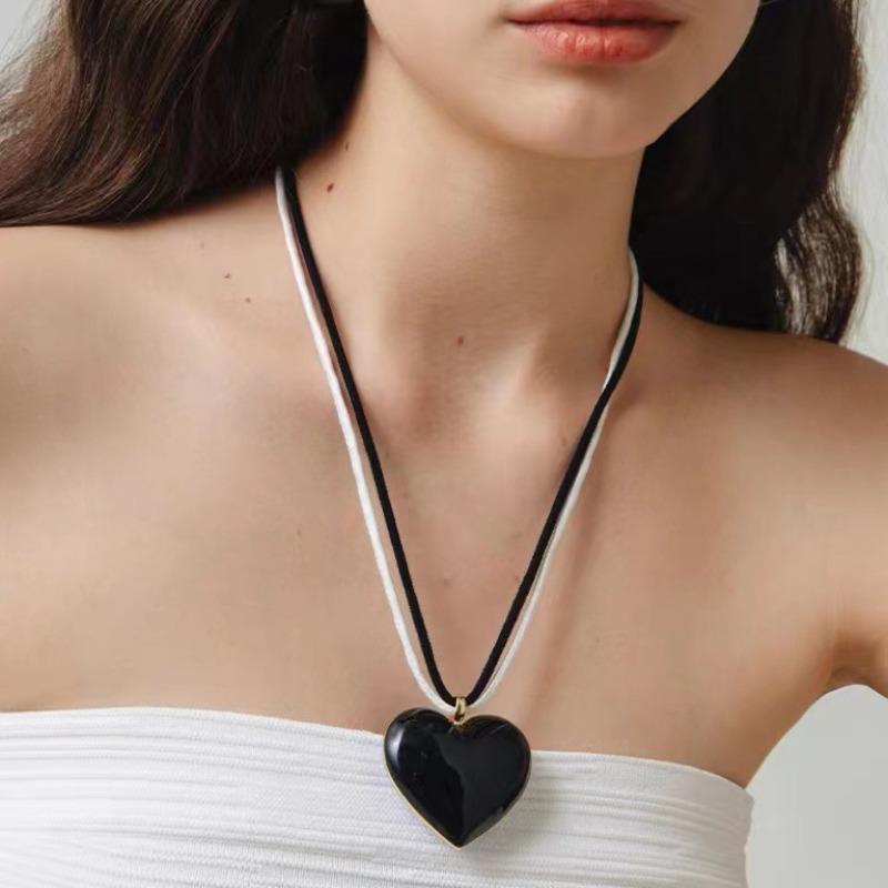 Meier Enamel heart pendant sweater chain - unique necklace, trendy and versatile cream double-sided long chain