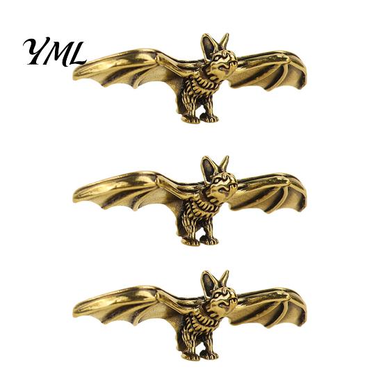 Durable Metal Animal Decor Brass Bat Figurines, Vintage Copper Flying Statue, Collectible Mini Miniature Sculpture Ornament, Desk Feng Shui for Office