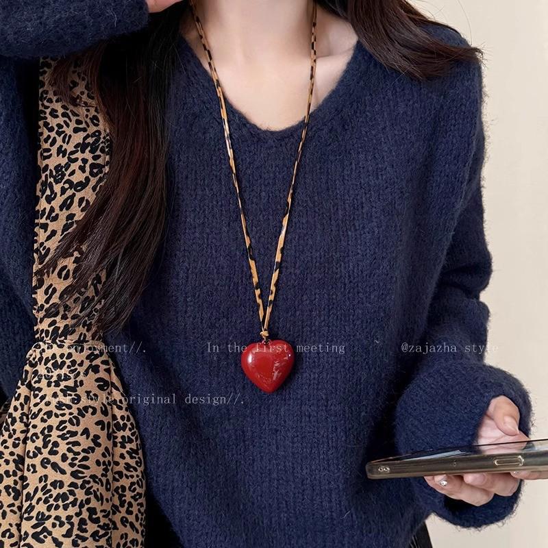 Blogger Reina's Heart Necklace: High-End Women's Black Rope Choker - Long Pendant for Spring & Autumn
