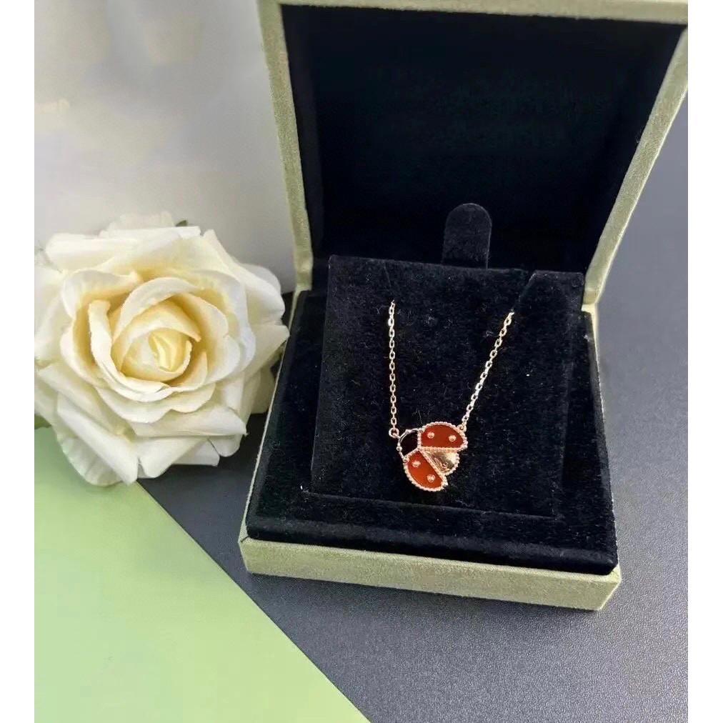 ladybugFlowerlace Necklace Is Gentle and More Eye-catching Than a Clover. The Hollowed Out Design Is Overall Light and Three-dimensional