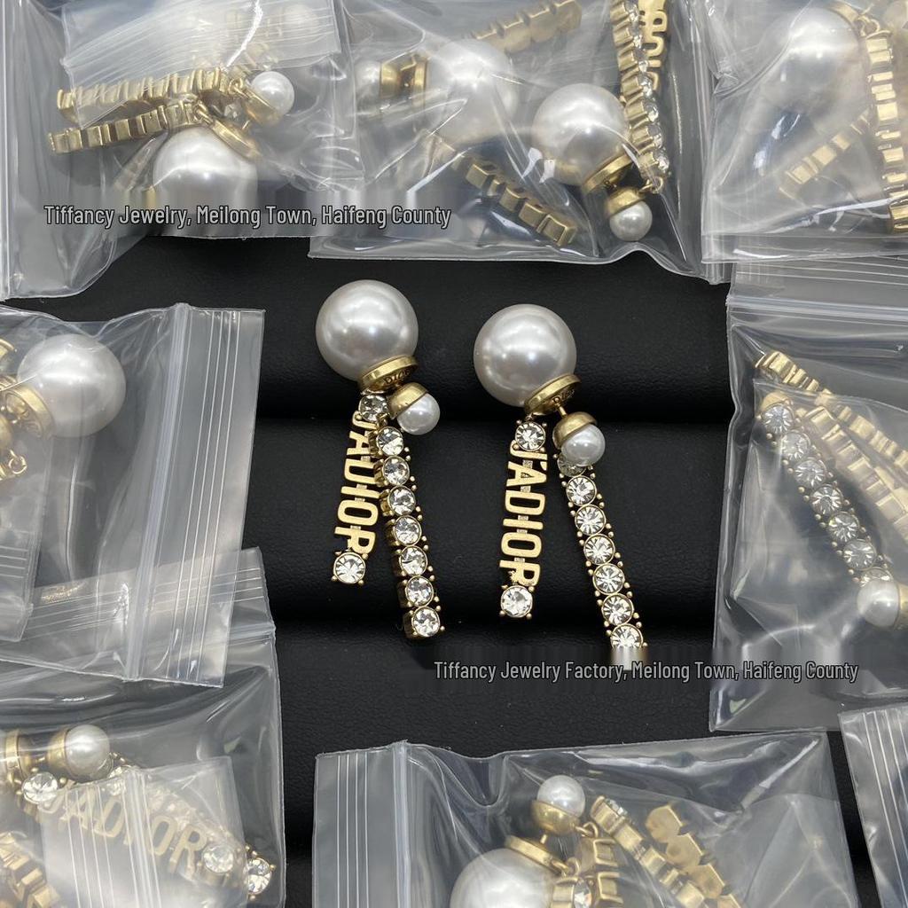 D Family Little Bee Pearl Stud Earrings: Creative Front/Back Hanging Design