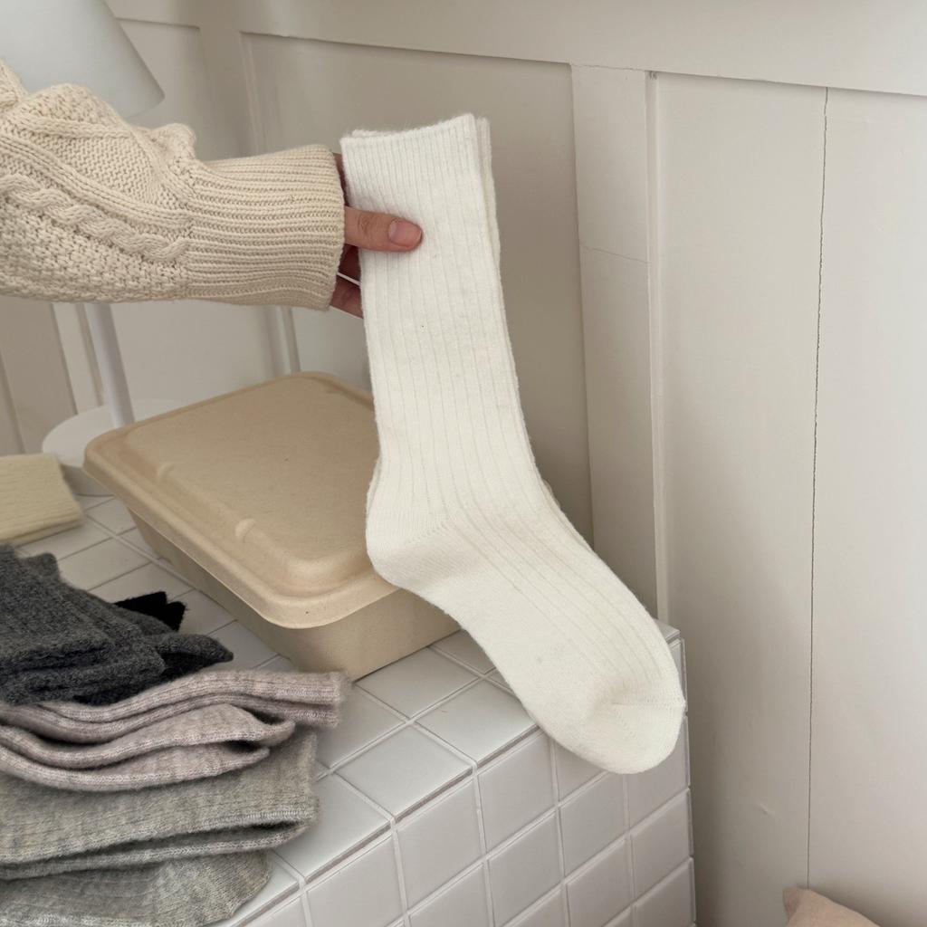 Solid-colored Versatile Wool Socks for Winter Warmth, Knitted Mid-calf Socks, Gentle Milk Tea Thickened Socks