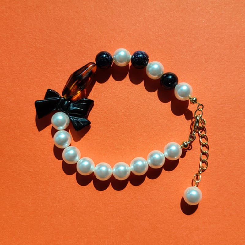 

L’OMBRILLANT Onyx Vintage Bow Bracelet Free