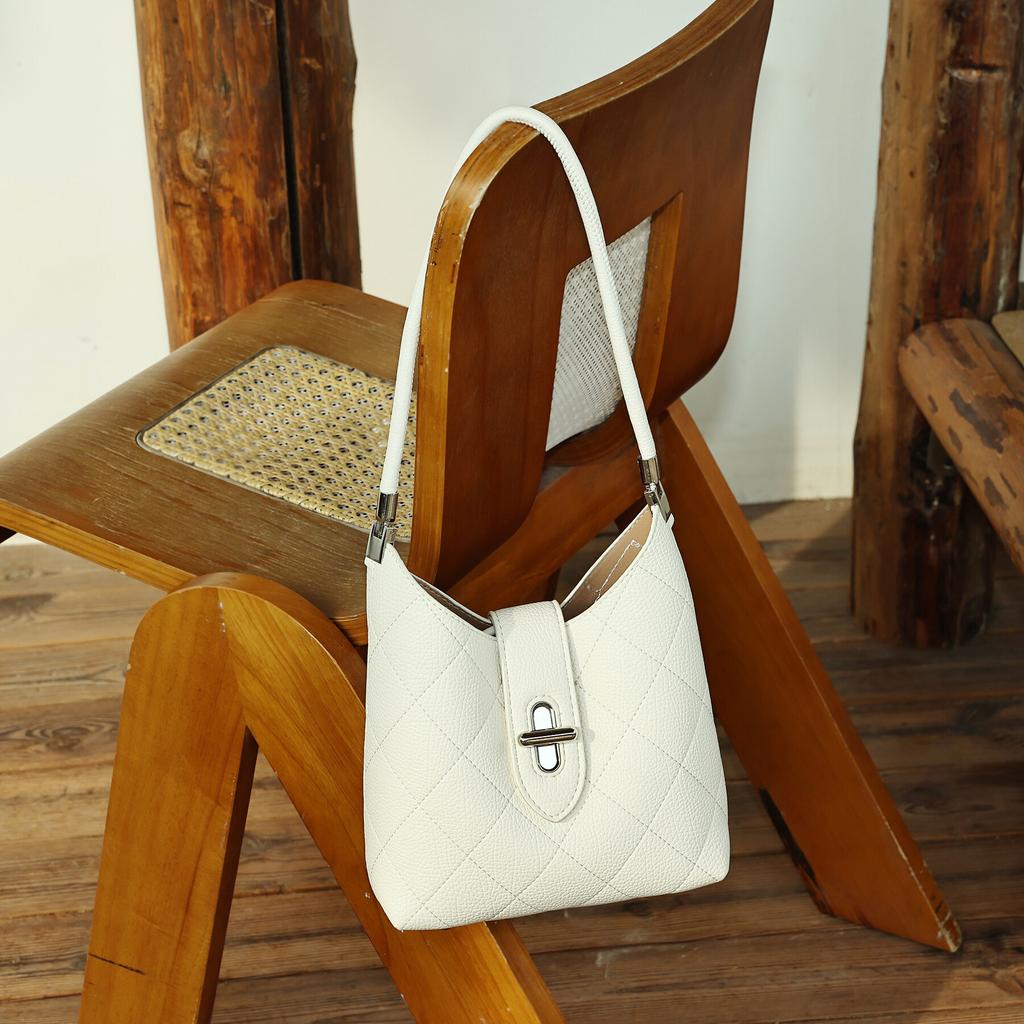 2026 New Fashion Casual Handheld Women's Bag Niche Shoulder Underarm Bag Premium Large Capacity Crossbody Bucket Bag