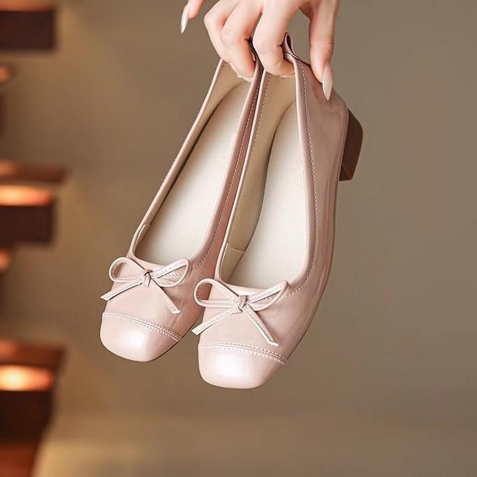 

Новинка 2025 года, туфли-лодочки с французским бантом на толстом каблуке, женские, с небольшим ароматом, нежные, с низким каблуком, с одной педалью, из мягкой кожи 40 розовый