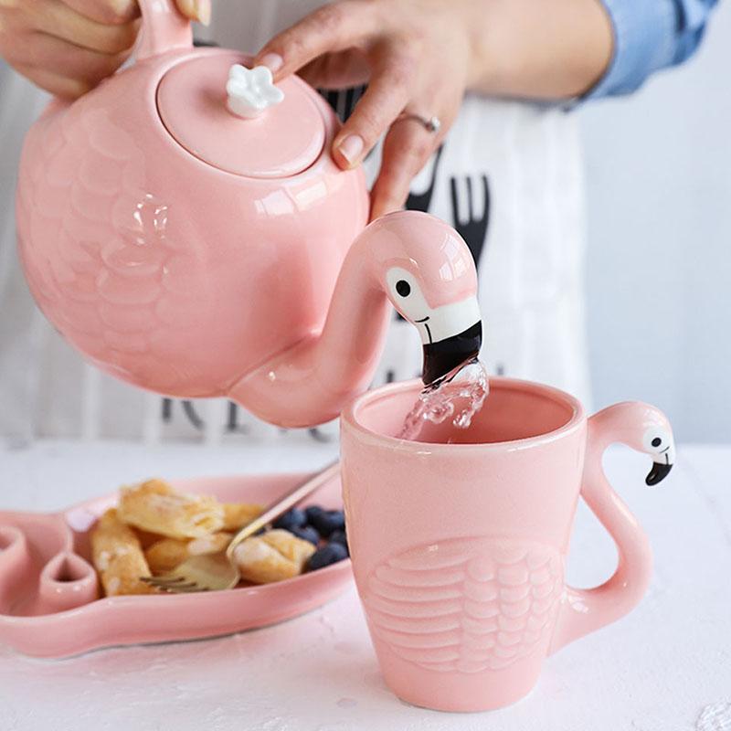 YMEEI Kreativní čajová souprava s čajníkem plameňáka Keramický čajník s uchem Roztomilý zvířecí hrnek Růžový porcelánový čajník Čajové nádobí Nástroje na pití