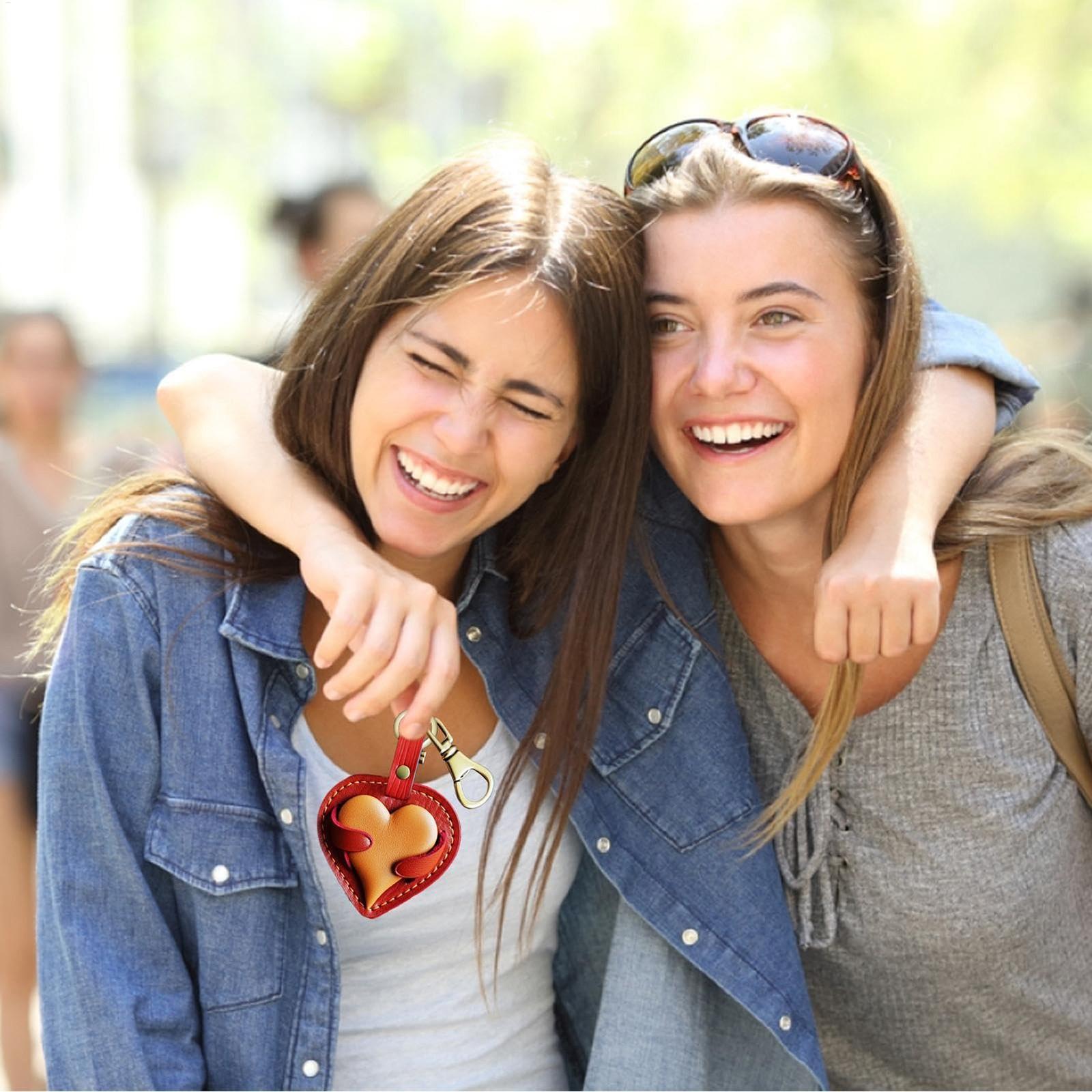 

Брелок-сердце из кожи ручной работы на День матери One Size