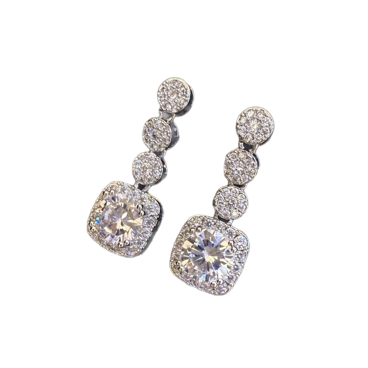 Female Light Luxury High-end Temperament Earrings 1 pair of earrings