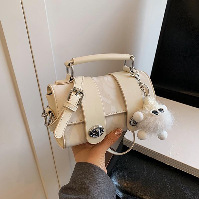 

Популярные женские сумки этого года. Весна и лето 2024. Новые высококачественные портативные маленькие квадратные сумки. Модные универсальные сумки на плечо. белый