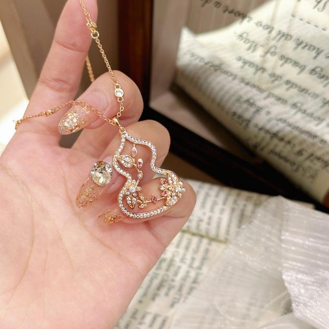 Xiaohongshu popular Chinese style hollow full inlaid flower vine gourd pendant high-end elegant retro style necklace