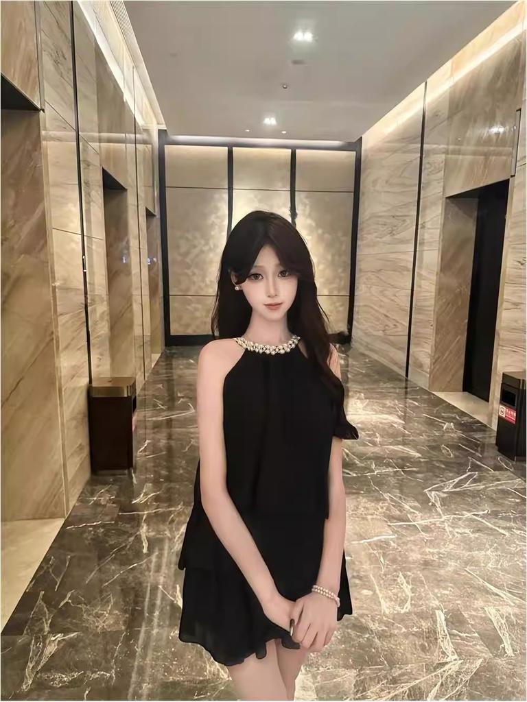 2026 Summer New Celebrity Black Suit Daughter Temperament Super Good-looking Neck Sleeveless Top Short Skirt Women's Clothing