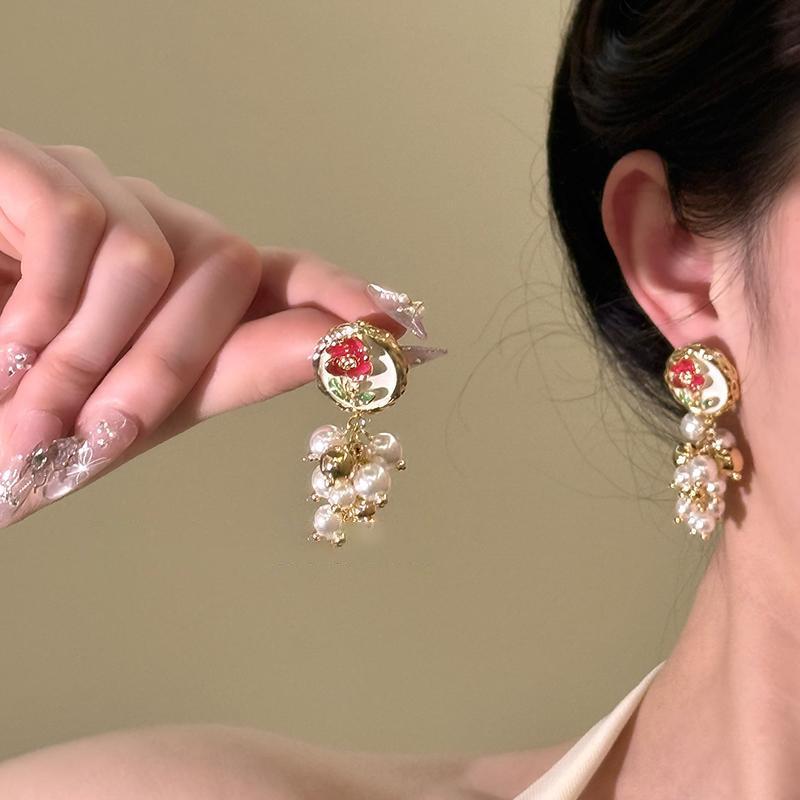 

Oil drop flower pearl fringed earrings fashion stud earrings light luxury high sense versatile earrings women