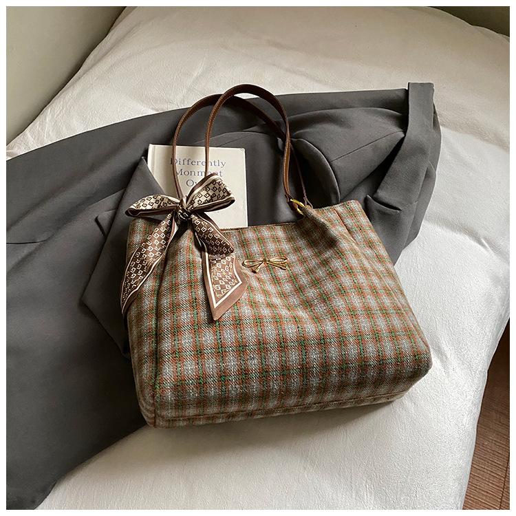 Casual Commuting Tote Bag, Fashionable and Stylish Checkered Single-shoulder Bag, College Student Class Bag