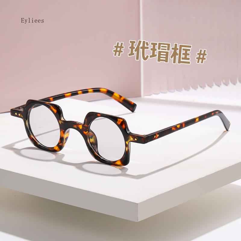 Retro Small Square Sunglasses Women Fashion Clear Round Ocean Lens Eyewear Men Punk Rivets Sun Glasses Shades UV400 gafas de sol