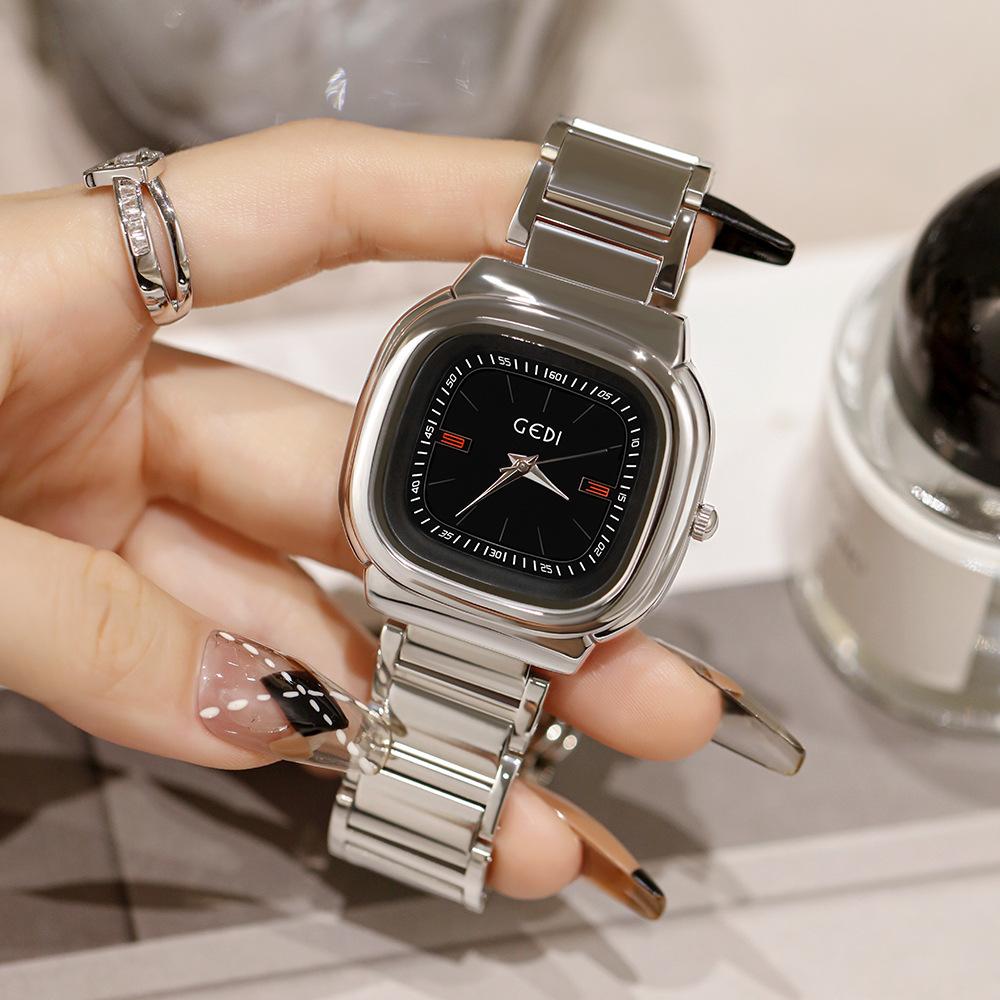 New Fashion Trend Light Luxury Niche Women's Retro Design Gold Watch for Women