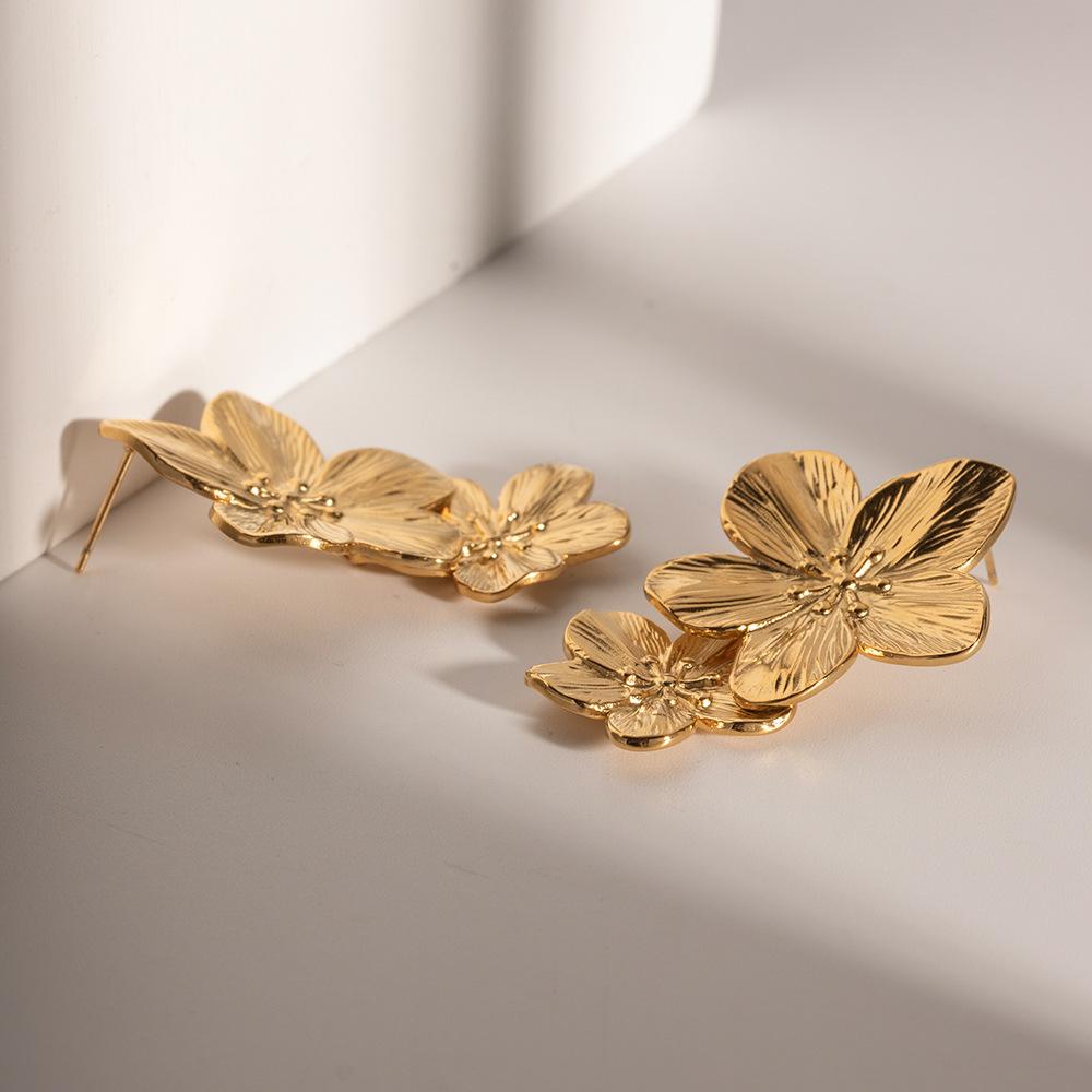 Vintage Gold Metal Flower Drop Earrings for Women Statement Stylish Exaggerated Simple Jewelry