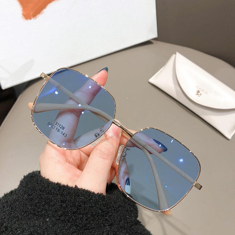 Glasses for Women, Ultra-light Large Square Frame, Korean Style Trendy Anti-blue Light High-definition Eye Protection Flat Glasses for Men