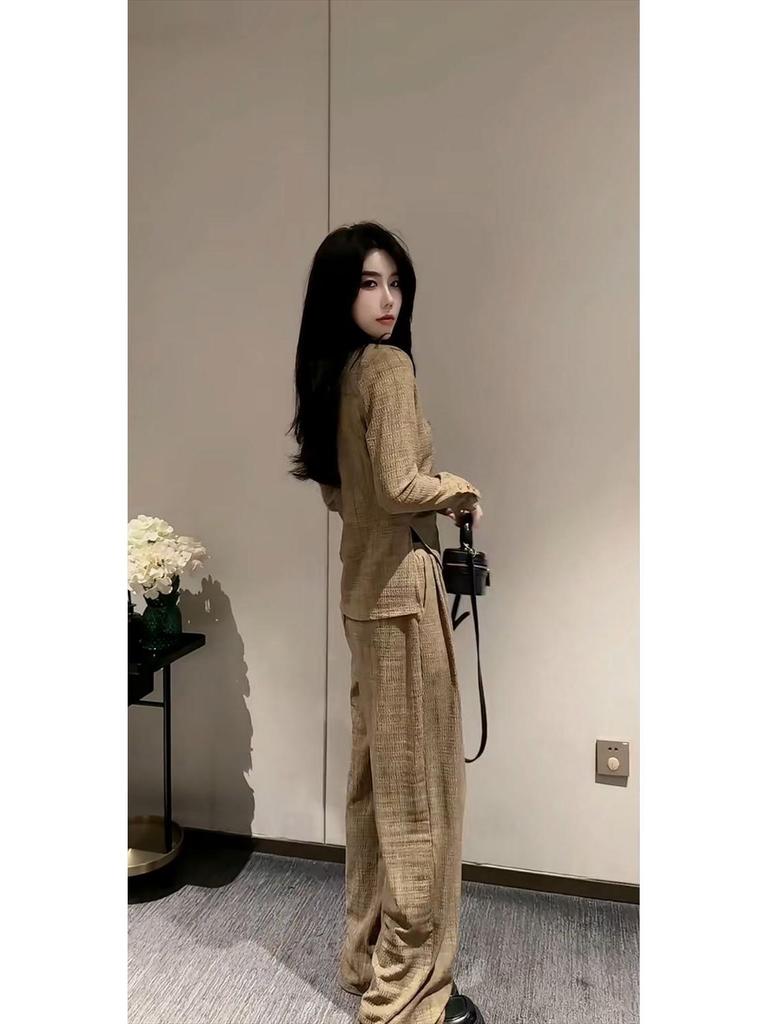 Damenmodeanzug Herbst 2024: Unregelmäßiges Oberteil & Weitbeinige Hose Zweiteiler