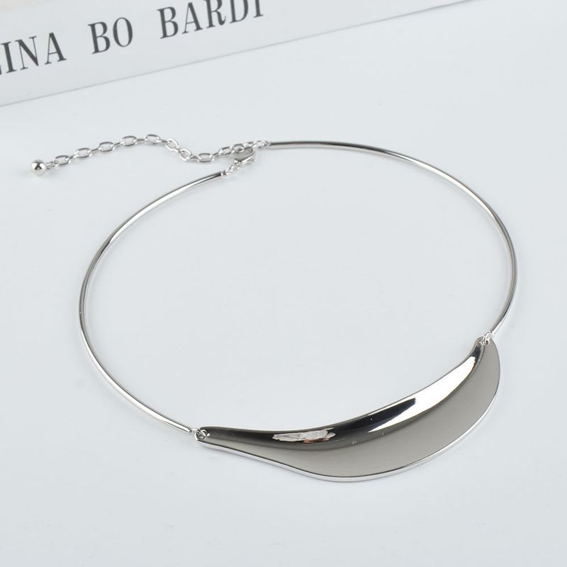 

Fashion Niche Style Metal Tube Streamlined Collar Retro Exaggerated Normcore Fancy Fashionable Fine Mesh Red Necklace Ins High-End Silver