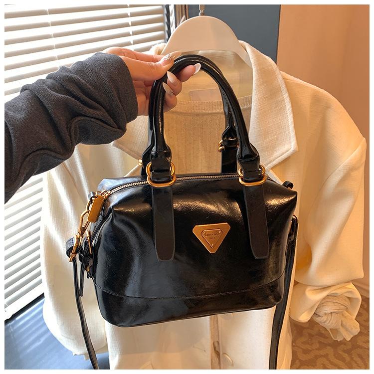 Retro Handbag Women's 2025 New Versatile Fashion Shoulder Pillow Bag Crossbody Women's Bag