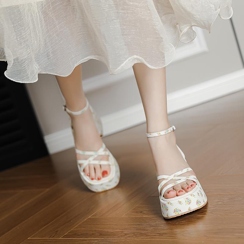 Muffin platform sandals women's summer new slope heel wear small height increase word with floral open-toed Roman shoes