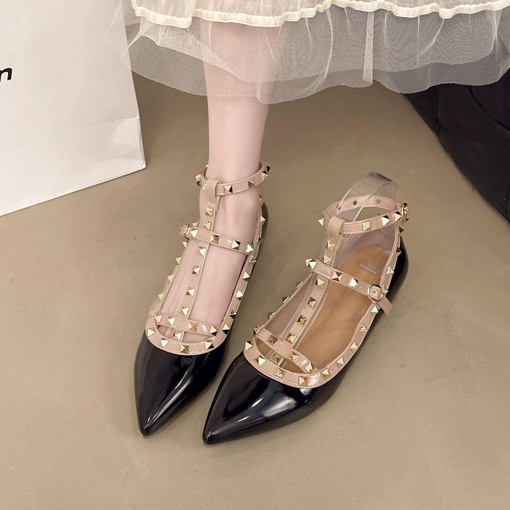 Temperament V home rivet tip is not tired of standing for a long time, single shoes, new sexy patent leather T-buckle with lazy shoes