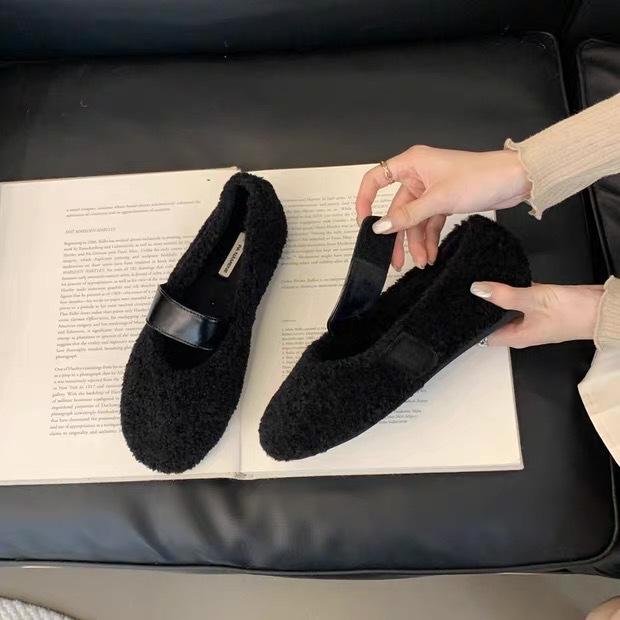 In the Autumn and Winter of 2025, the New Fashionable and Versatile Flat-bottomed One-word Belt, Doudou Shoes, Velvet Warm Single Shoes, Mao Mao 
