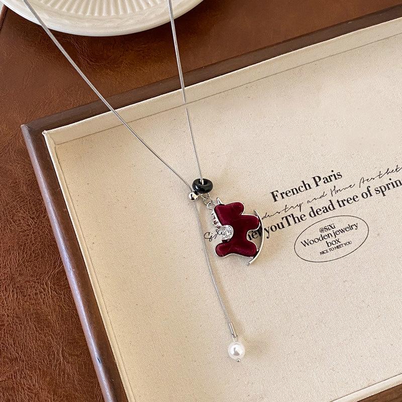 Autumn and winter retro flocking resin natal year pony fringed necklace women s sweater chain light luxury necklace