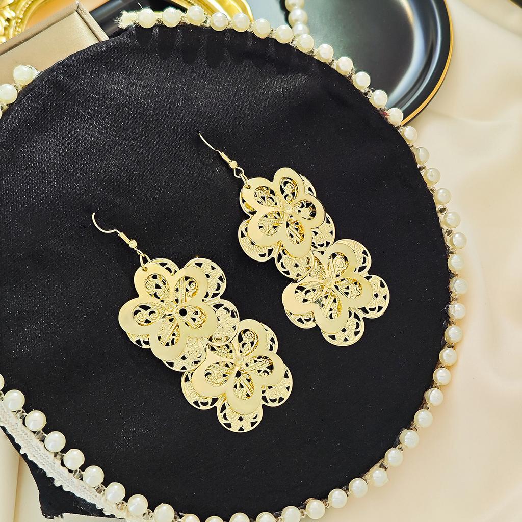 Creative Personalized Flower Earrings, Fashionable Personalized Multi-Layer Metal Wind Simple Hollow Fringed Earrings