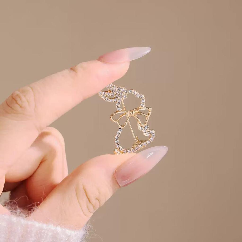 Pearl Heart Brooch: 2025 Autumn/Winter Trend - Korean Exquisite Pin for Women