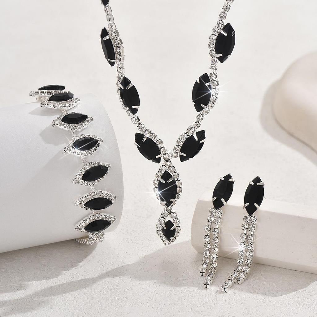 Luxury Evening Jewelry Set: European & American-Inspired Necklace, Bracelet & Earrings for Women