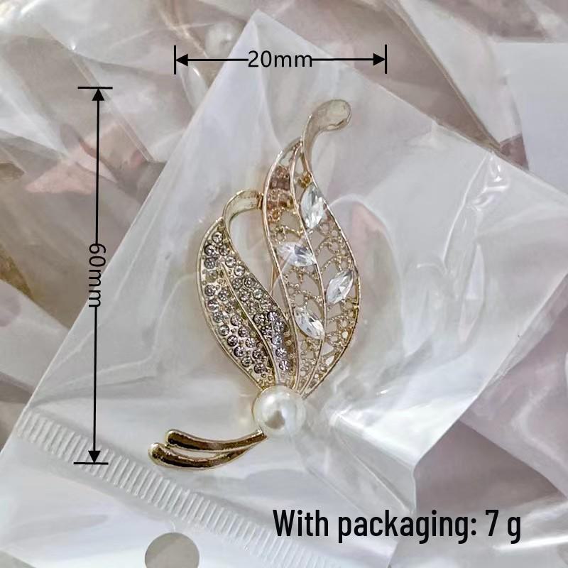 European & American Rhinestone Retro Gypsophila Eight-Pointed Star Brooch for Sweaters & Scarves