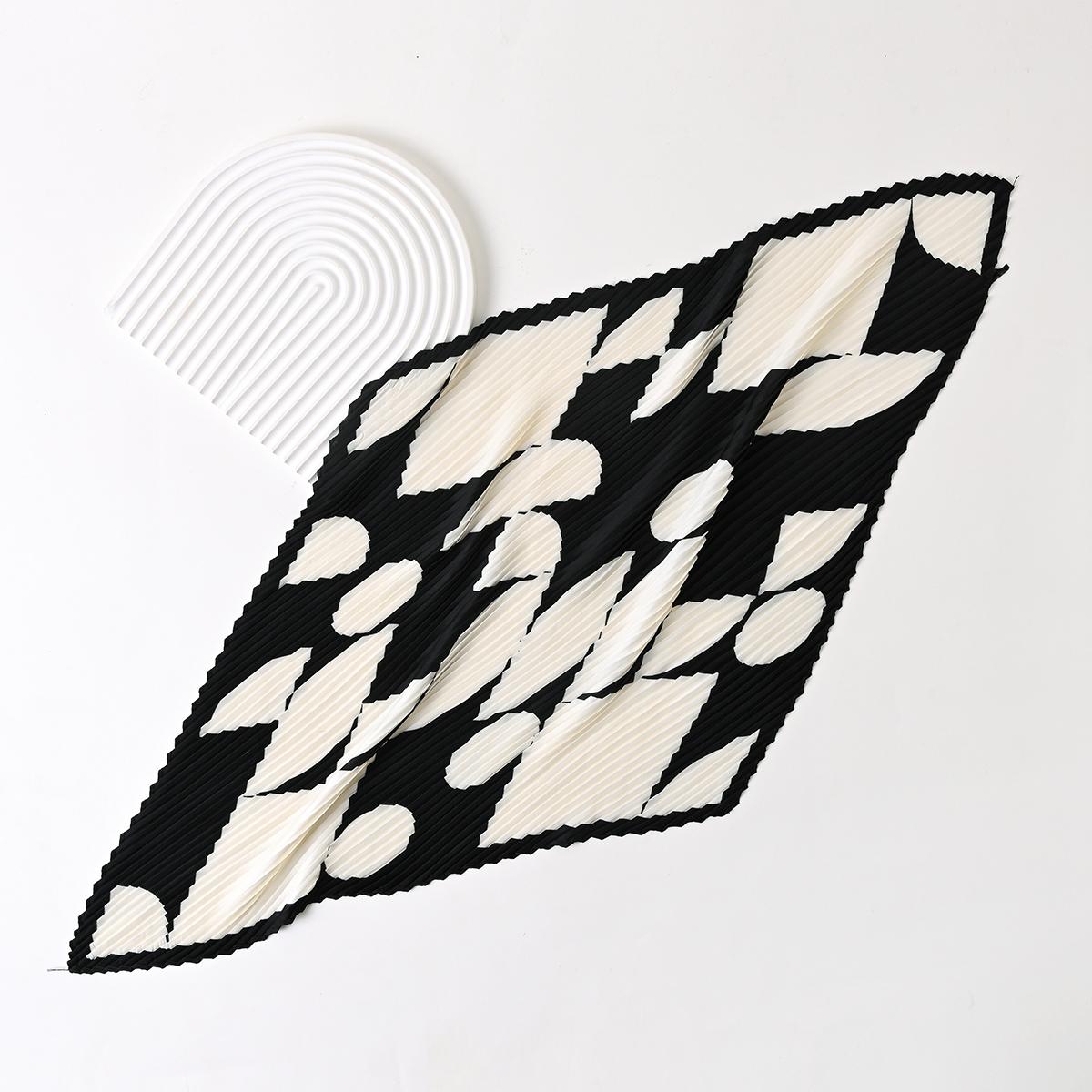 

Fashion Crepe Silk Satin Hair Scarf For Women Handkerchief Printed Bag Scarfs Female Square Head Bandana Scarves For Ladies