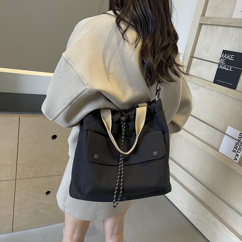 Casual drawstring tote bag women's versatile lightweight simple shoulder bag fashion commuting out portable messenger bag